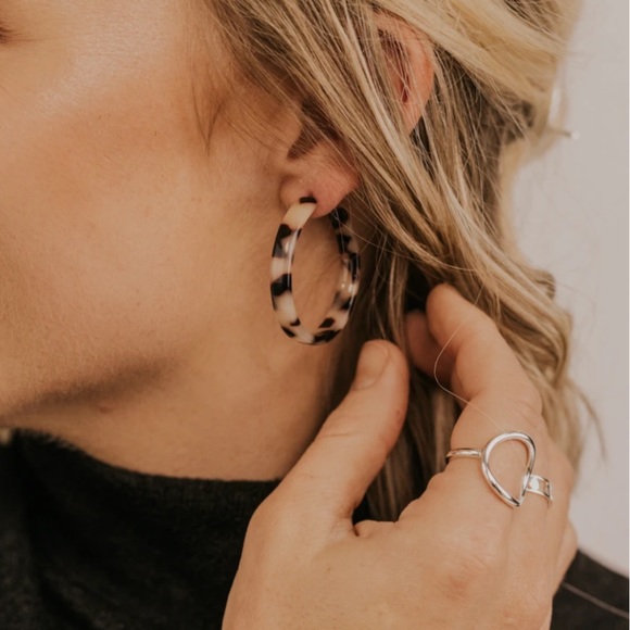 Grit and Grace Jewelry - Last 1!Leopard Tortoiseshell Acrylic Hoop Earrings